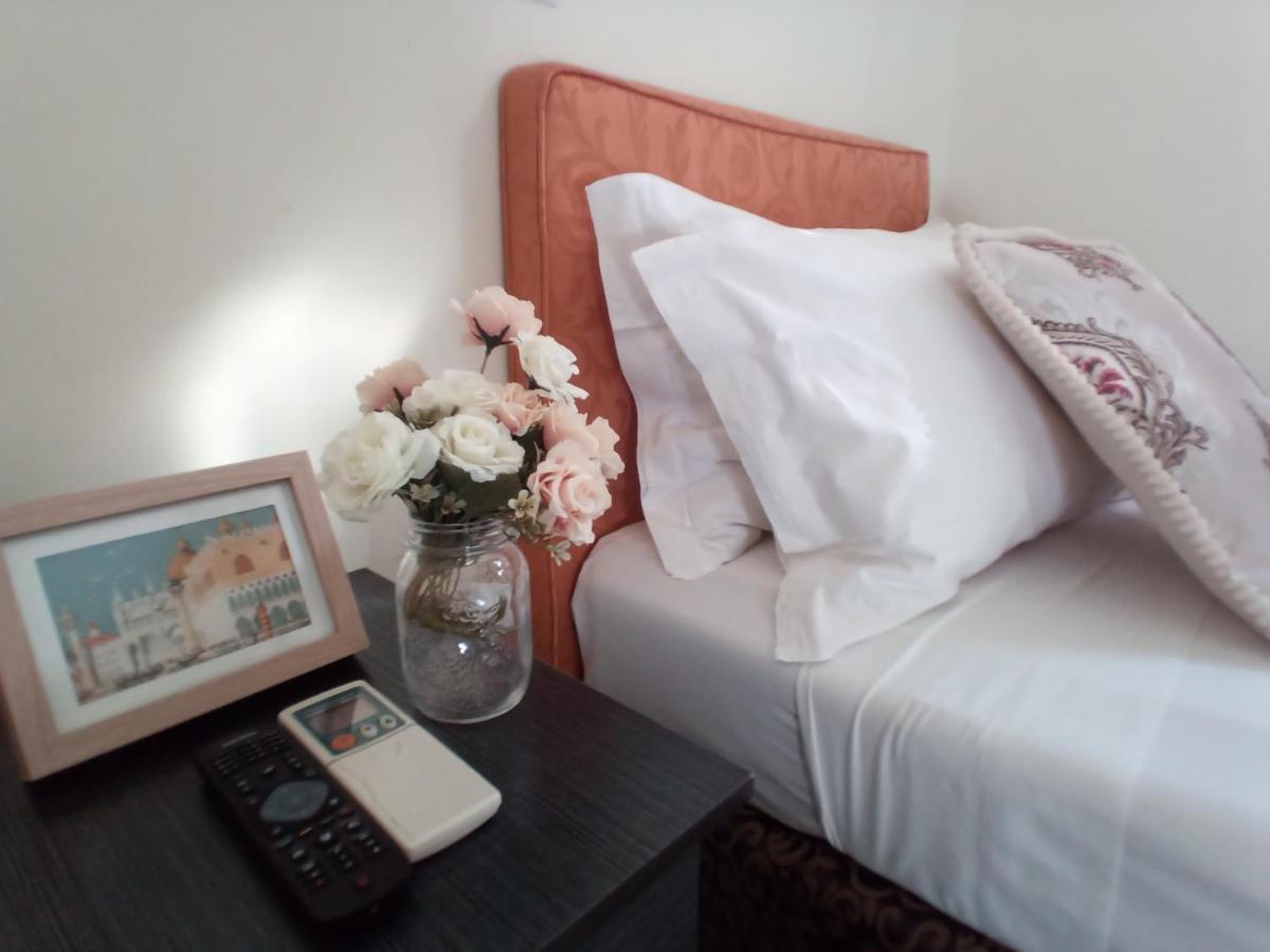 Alveare Bed & Breakfast Рим Екстер'єр фото
